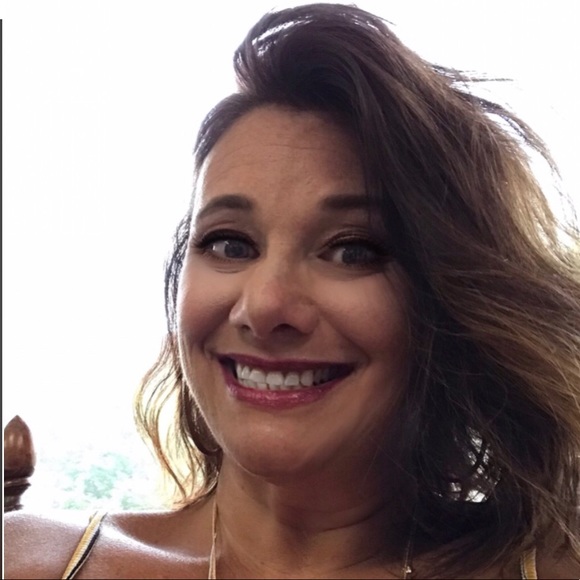 Meet your Posher, Michelle - Picture 2 of 8